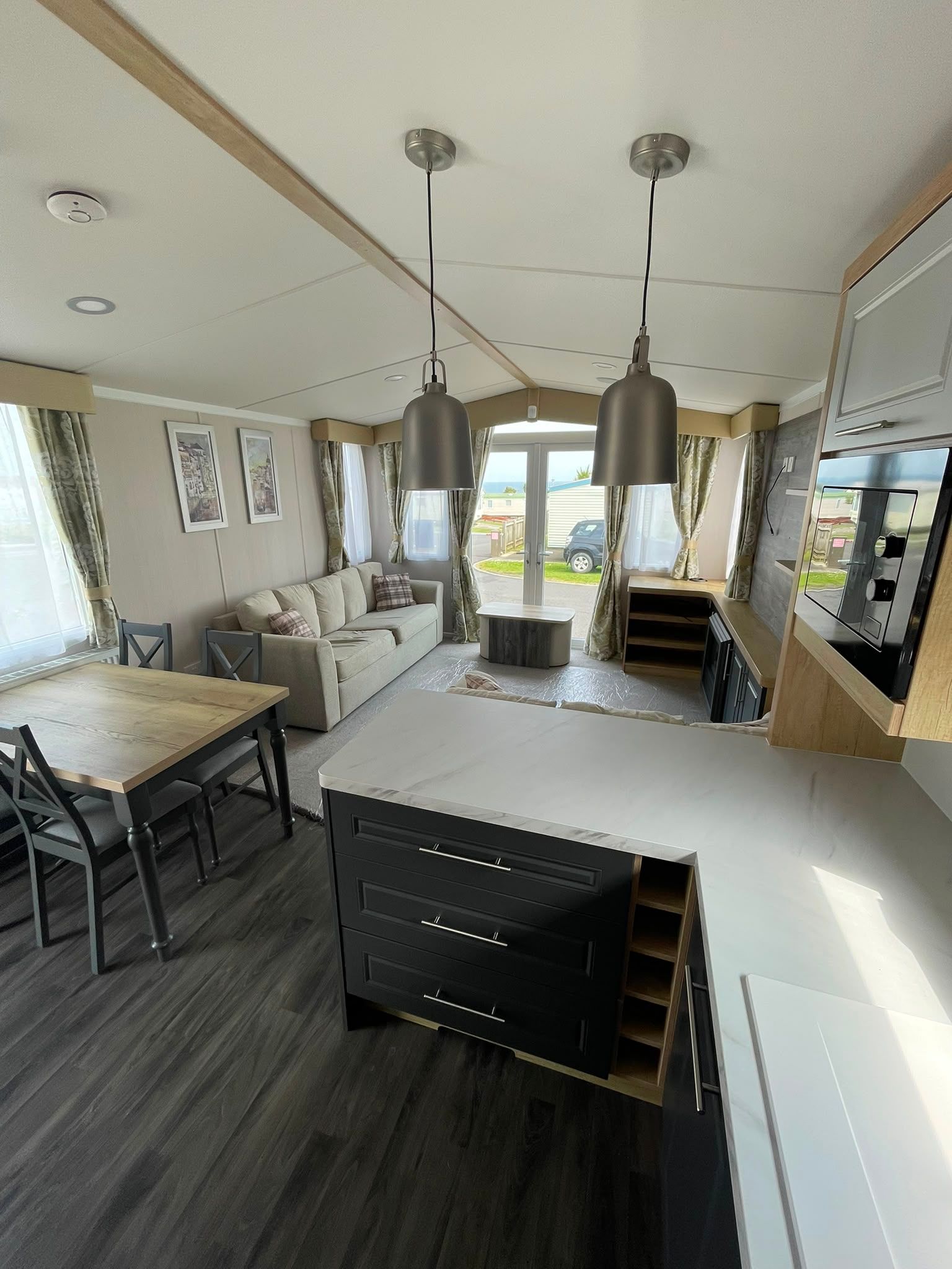 Chestnutt Holiday Parks; Swift Bordeaux Exclusive 2022 u925; Image