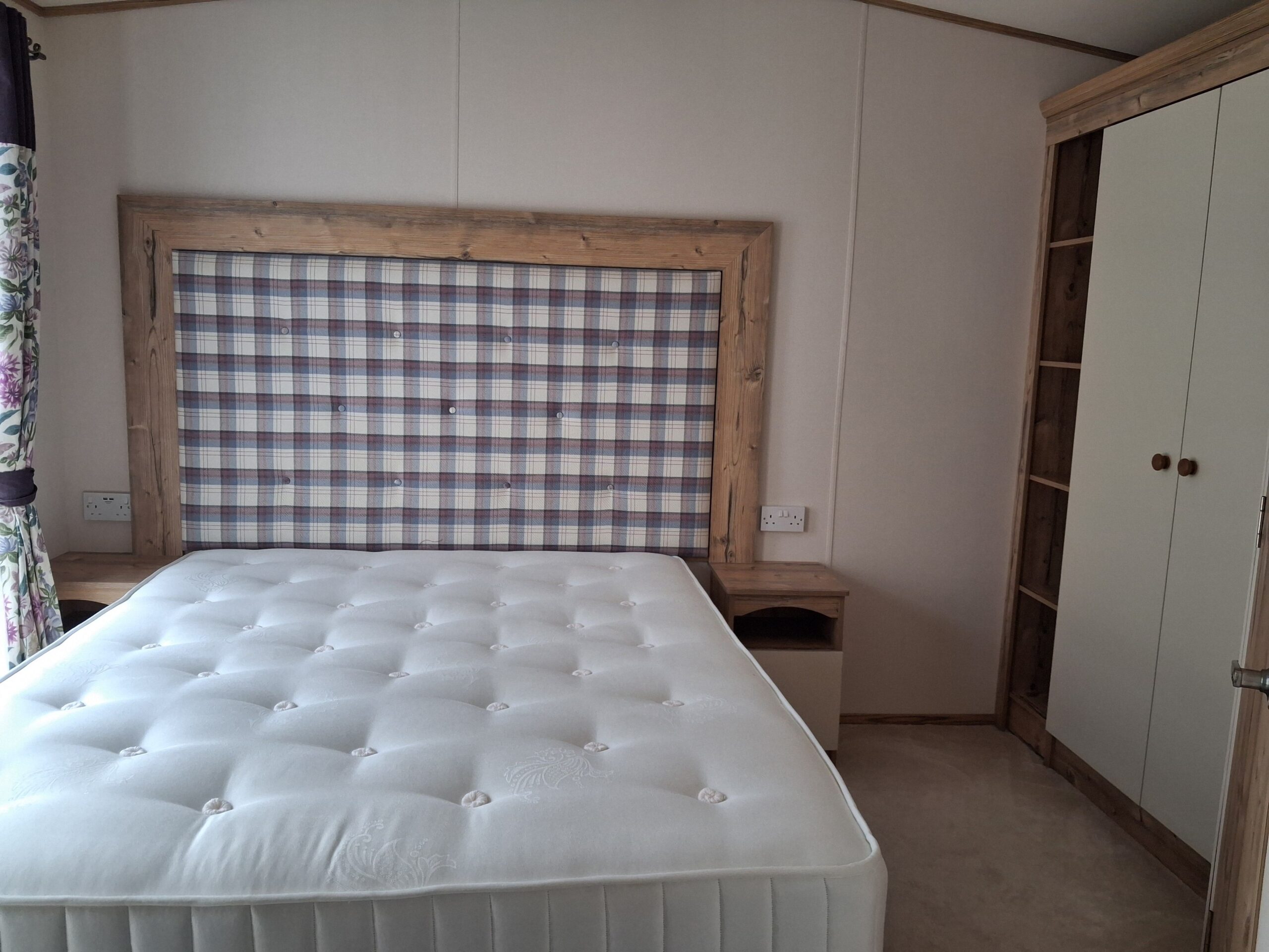 Chestnutt Holiday Parks; ABI Elan 2017 u984; Image