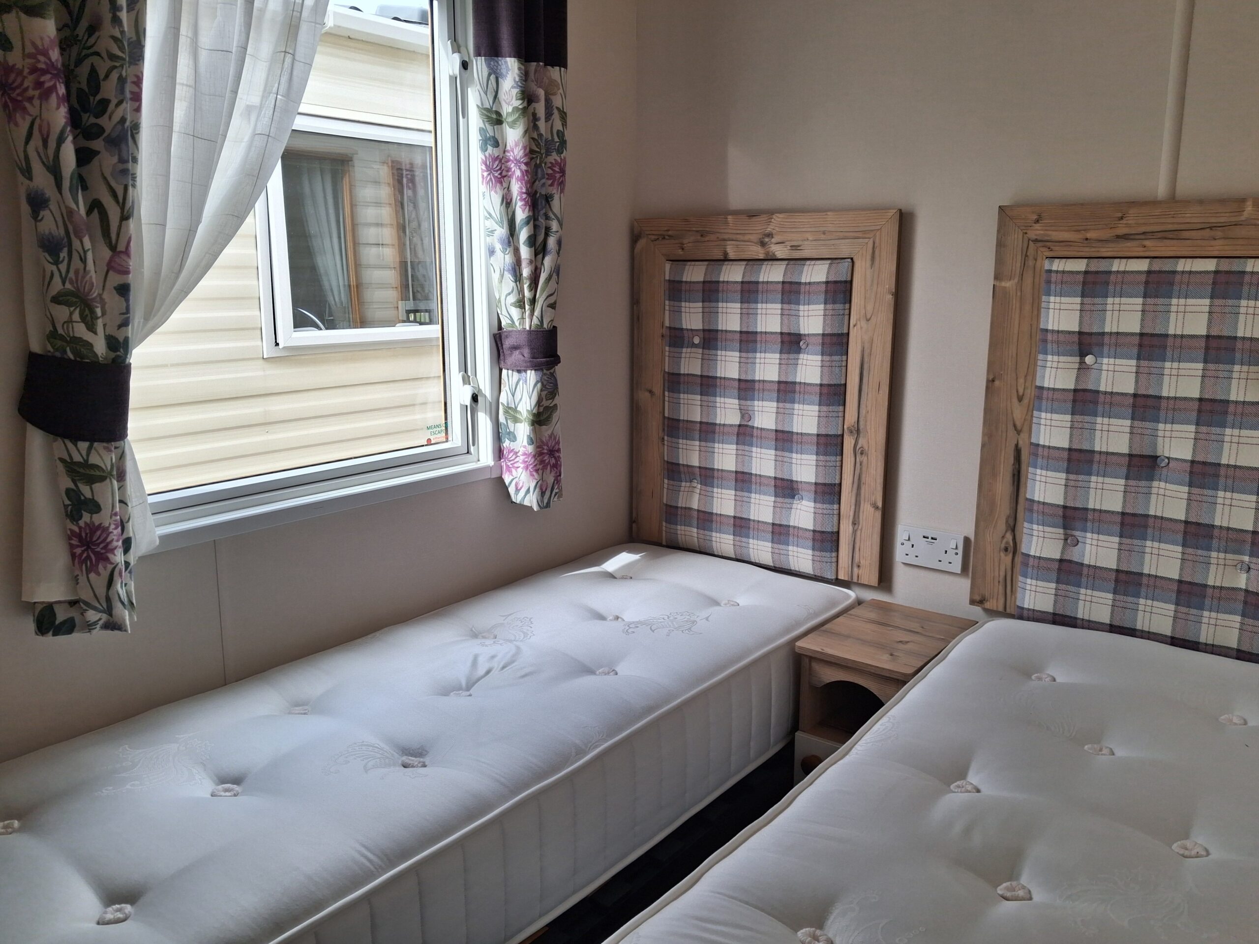 Chestnutt Holiday Parks; ABI Elan 2017 u984; Image