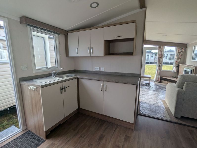 Chestnutt Holiday Parks; Swift Biarritz 2017 u402; Image