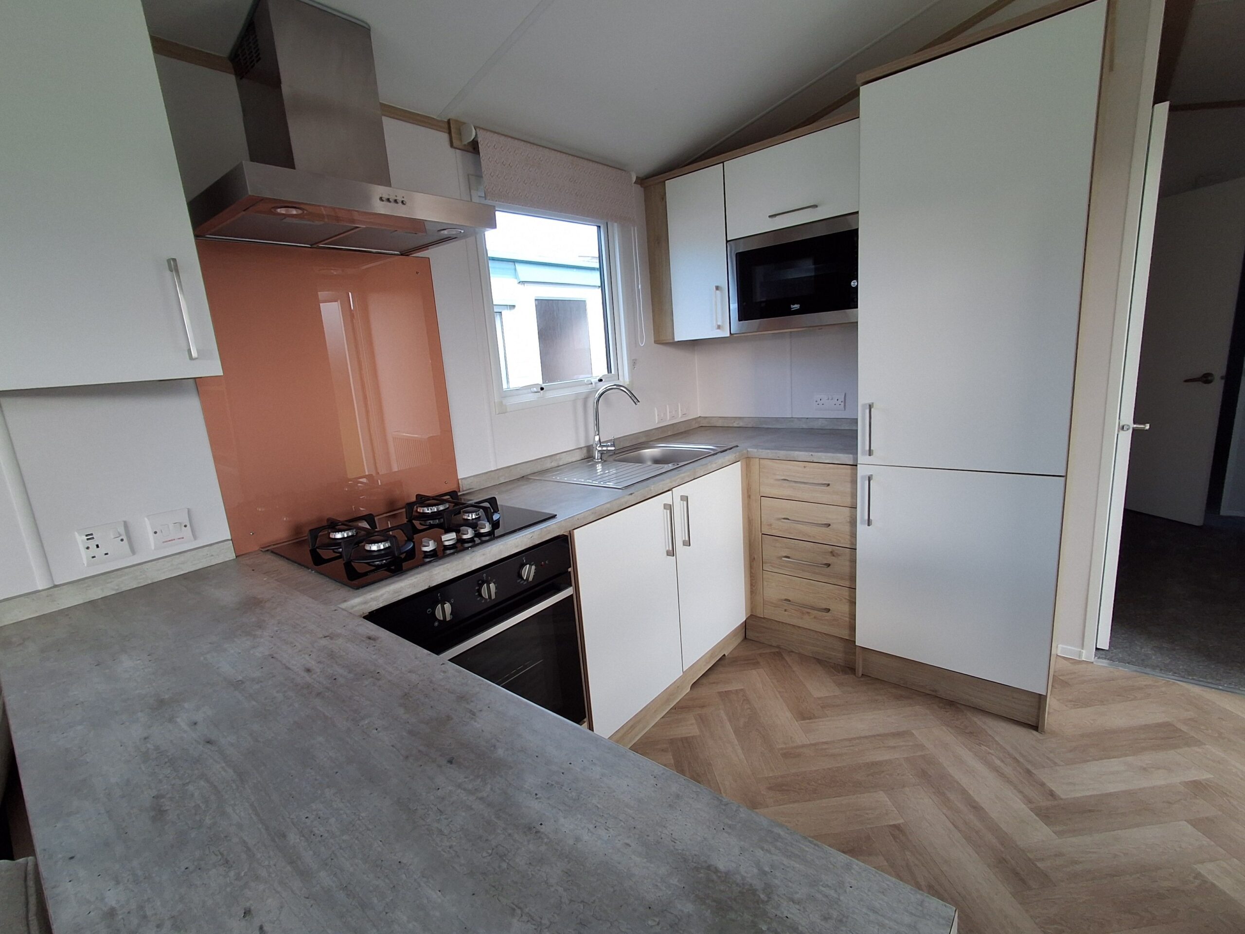 Chestnutt Holiday Parks; Atlas Chorus 5 2022 u995; Image