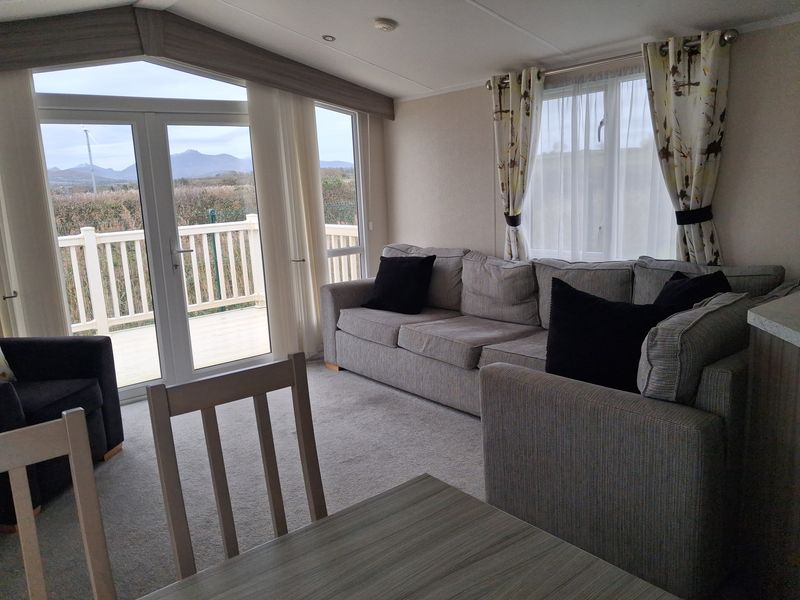 Chestnutt Holiday Parks; Atlas Style PD 2017 u449; Image