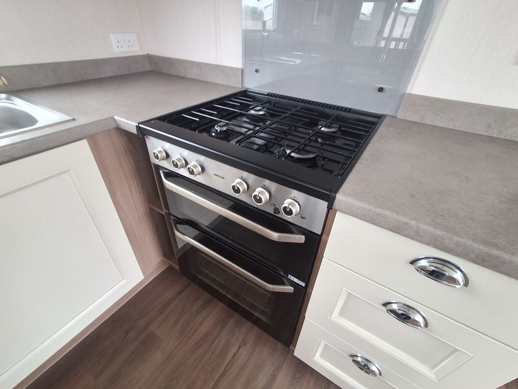 Chestnutt Holiday Parks; Swift Bordeaux Exclusive 2018 u933; Image